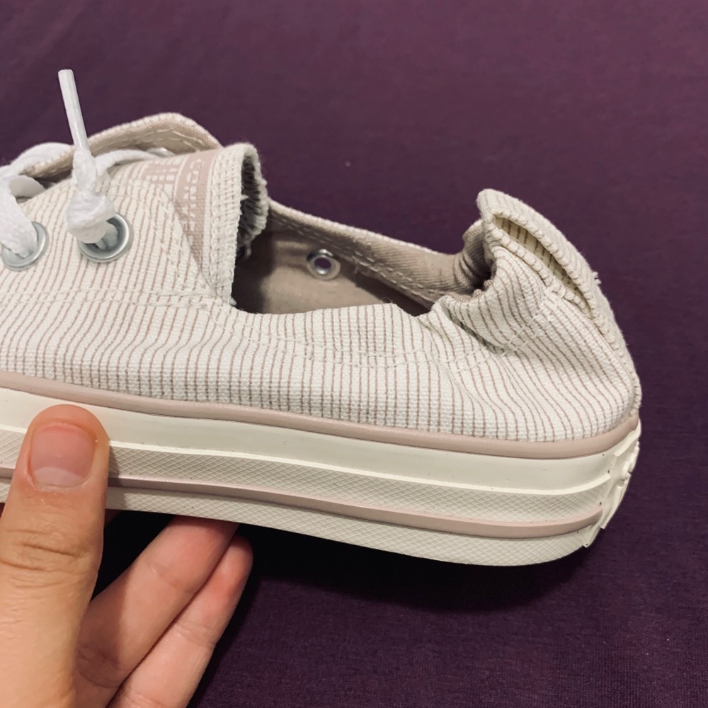 SUPER CUTE converse size 5 women’s NWT - Picture 2 of 8